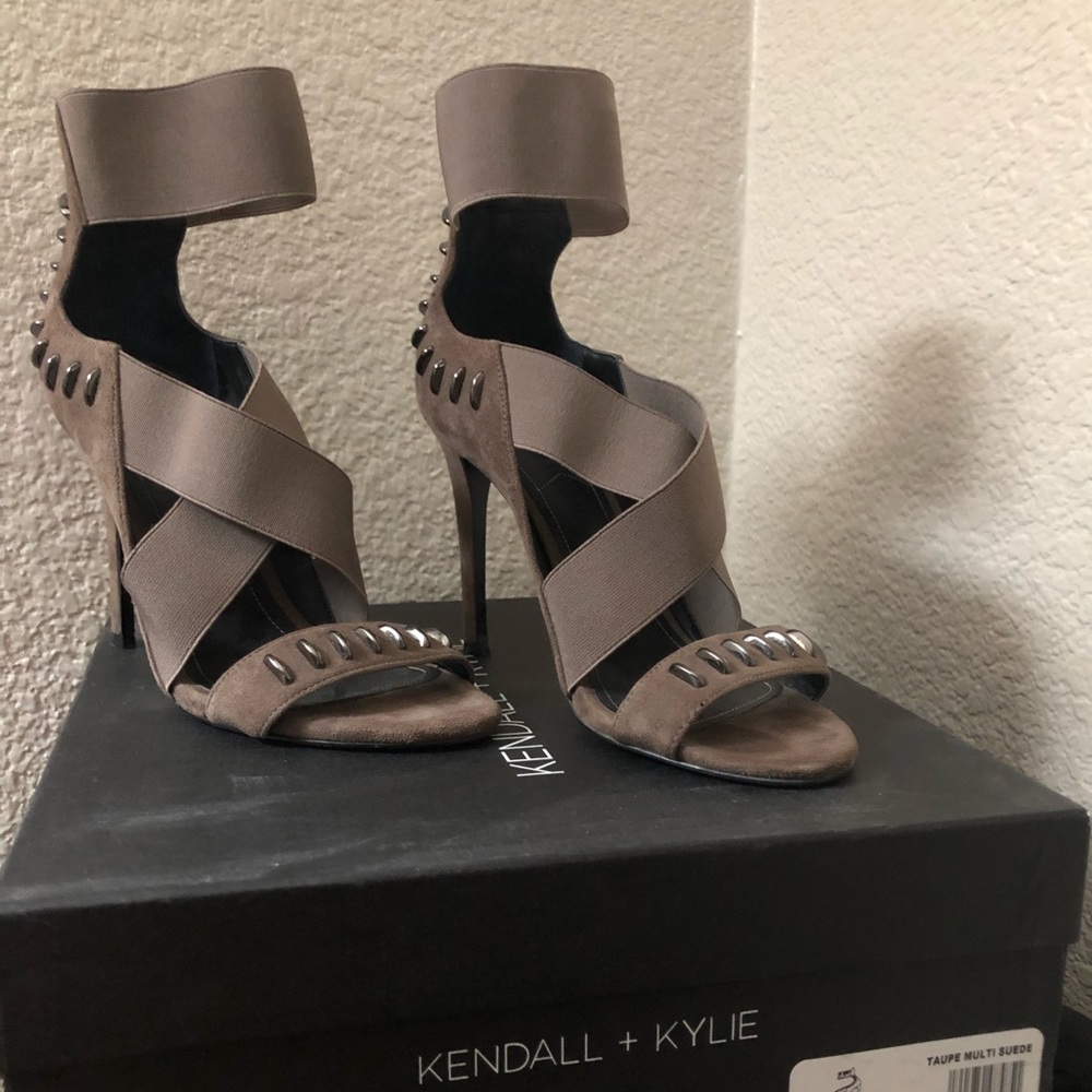Kendall and Kylie brand Gray elastic Ankle strap heel with studs size 7.5